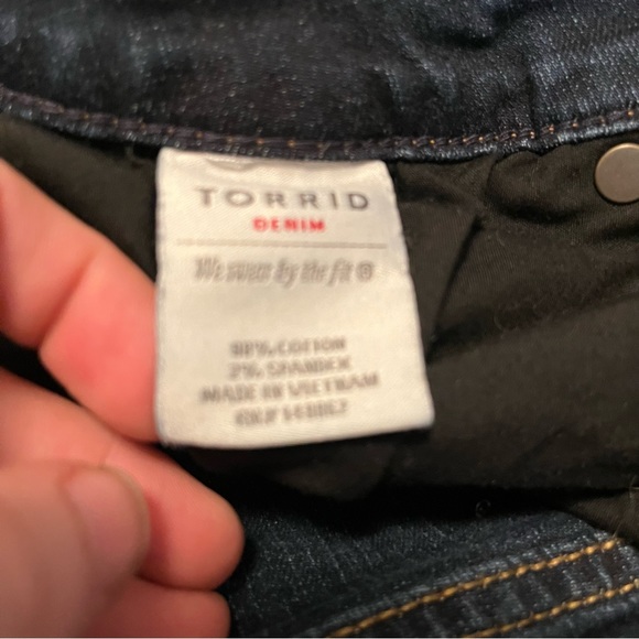 Torrid Boyfriend Cut Bootcut Jeans Dark Wash Blue Denim Stretch Size 16T - Picture 5 of 7